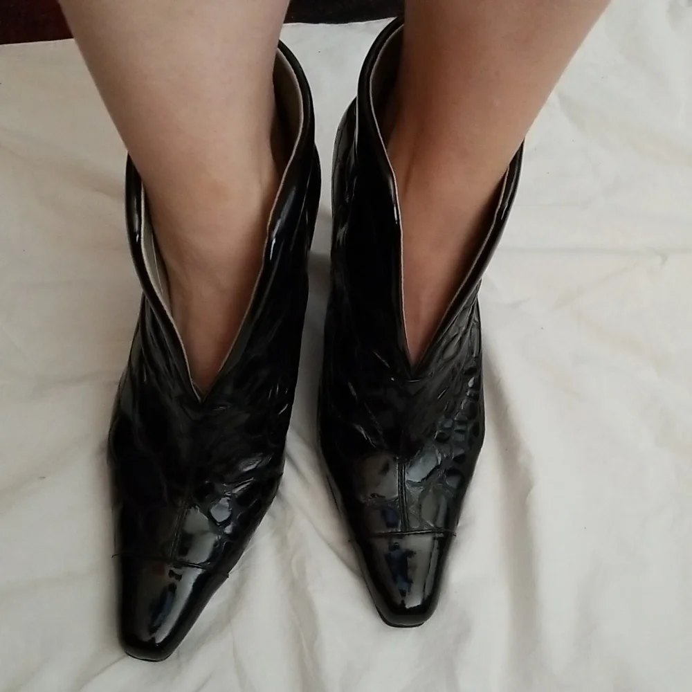 PRICE CUT Bellini, size 8 1/2 wide black patient snake skin 1001